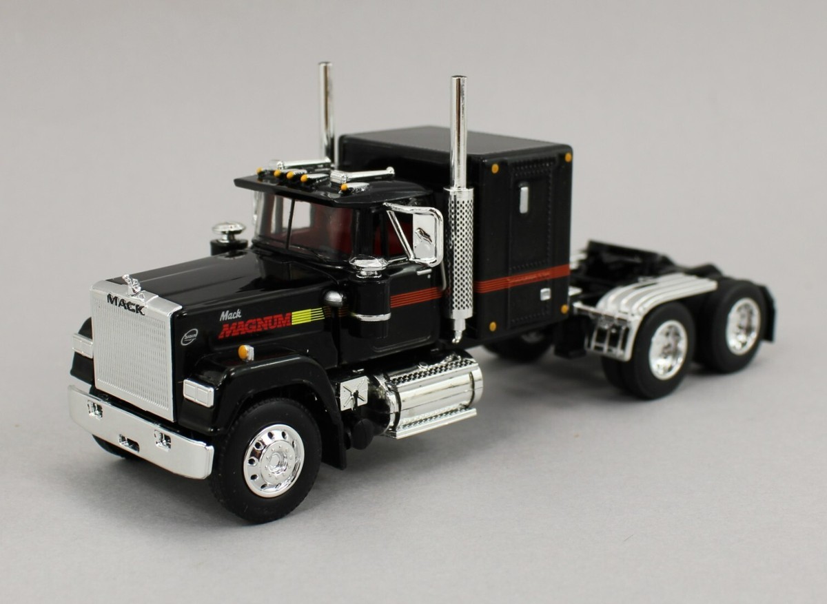 DCP 1:64 *BLACK* Mack Super-Liner MAGNUM Semi Truck w/60