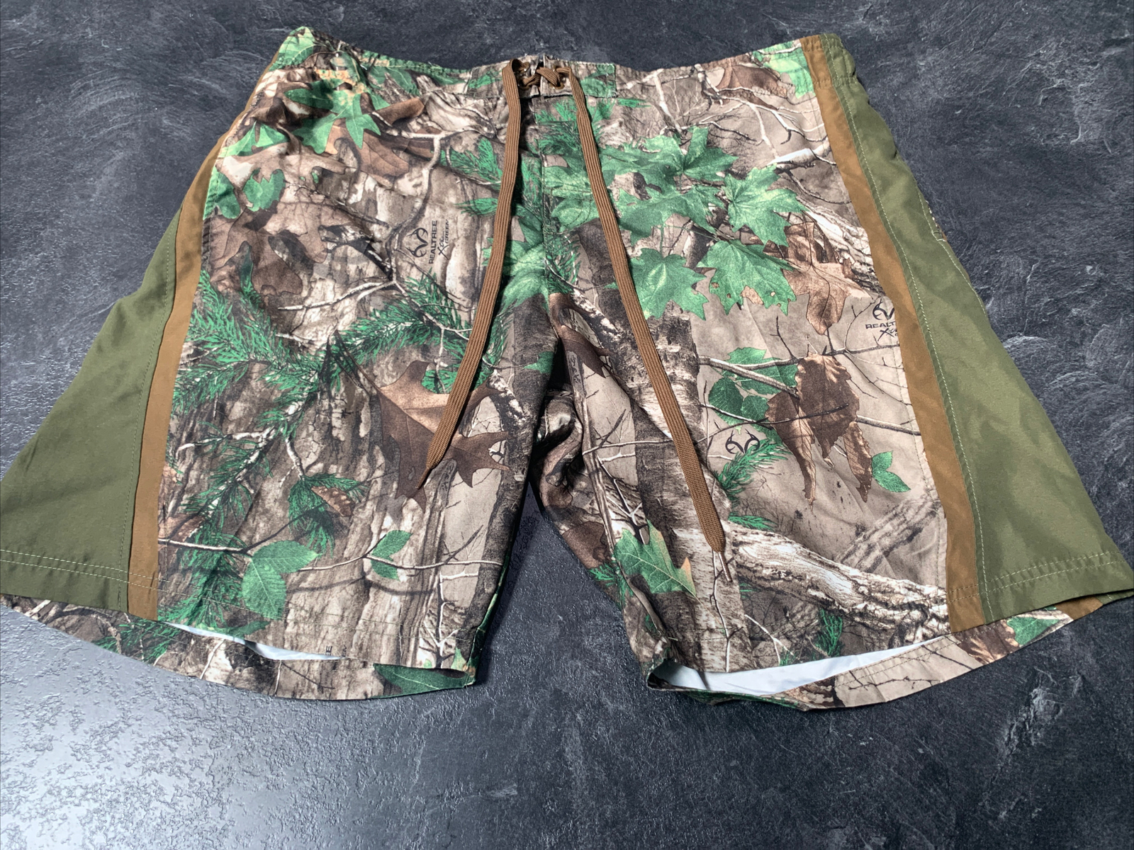 Bass Pro Shop Men RealTree Camo Swim Trunks Shorts 2XL Gem