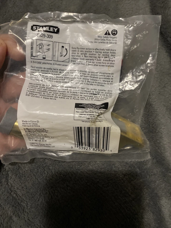 Stanley S829-309 Soporte de puerta comercial de 4 orificios Placa de latón fundido a presión de 4" Foto 2 de 2