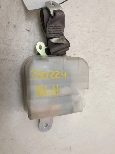 2006 LEXUS GS300 3.0L DRIVER SIDE REAR SEAT BELT ASSEMBLY  - Image 3 of 4