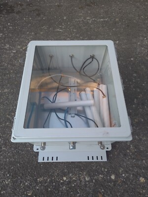 HOFFMAN A16148PHCW IP66 Gehäuse mit WLAN Außenantennen mit Montageplatte
