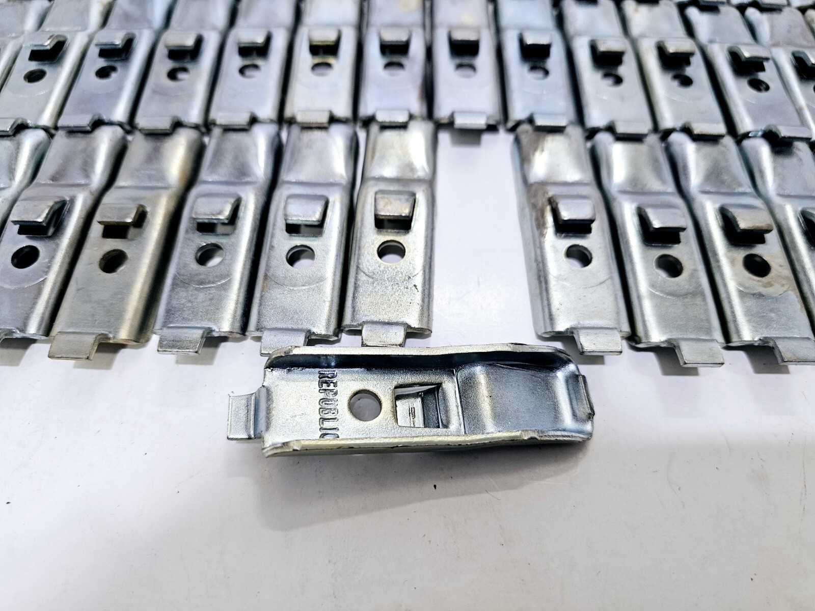 Republic Steel Shelf Clips for Industrial Metal Shelving Lot of 100