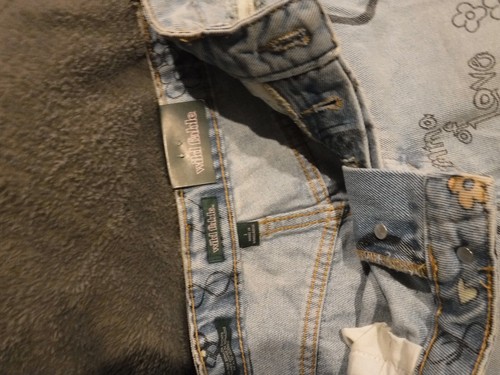 Wild Fable Womens EMOJI LOVE Doodle Printed High Rise Denim Bermuda Shorts SZ 2 - Picture 3 of 4