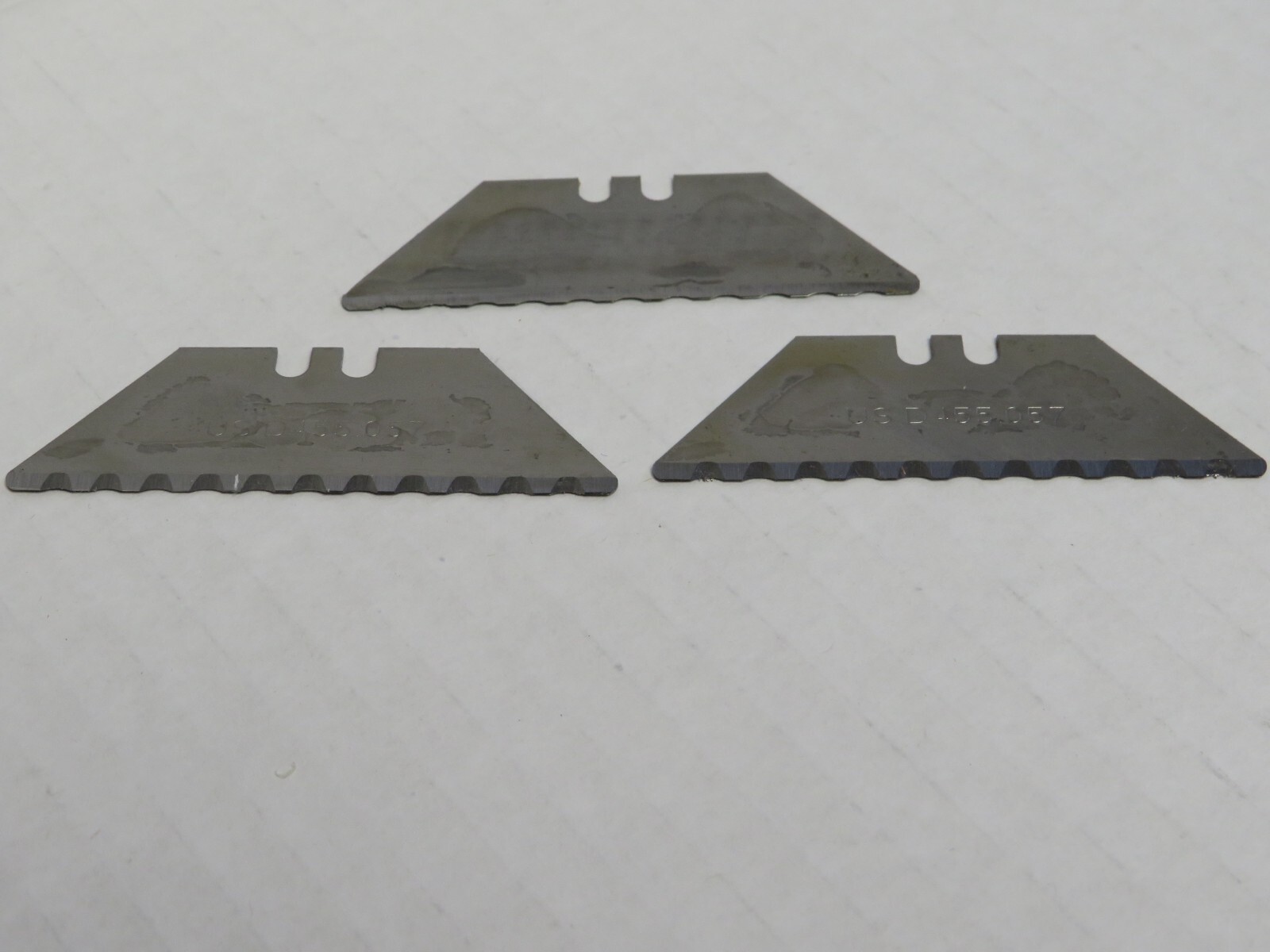 INDUSTRIAL HIGH QUALITY*SERRATED* KNIFE/ BOX CUTTER SAFETY BLADES ( 100 BLADES)