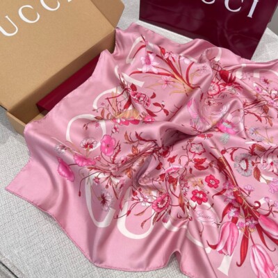 Gucci Flora Silk Scarf 90x90 cm - 100% Italian Silk Twill, Floral Print, New