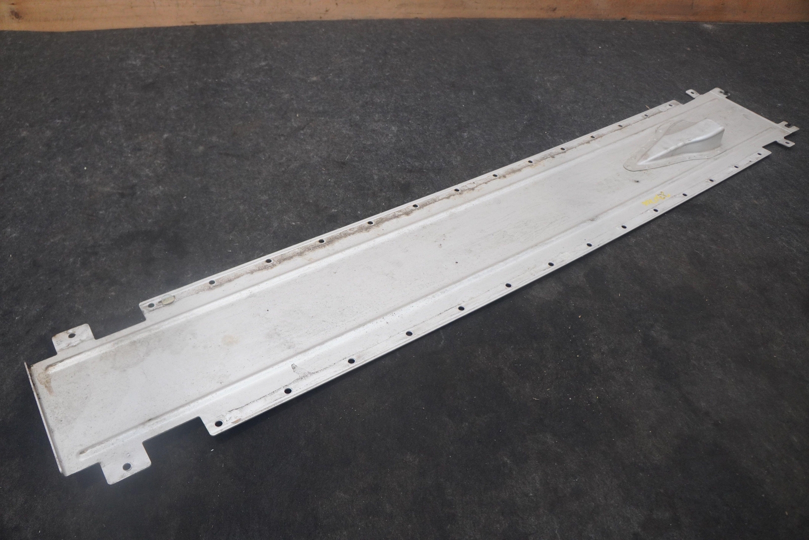Center Underbody Skid Plate Tunnel Splash Shield Panel 420825102A Audi R8 2011