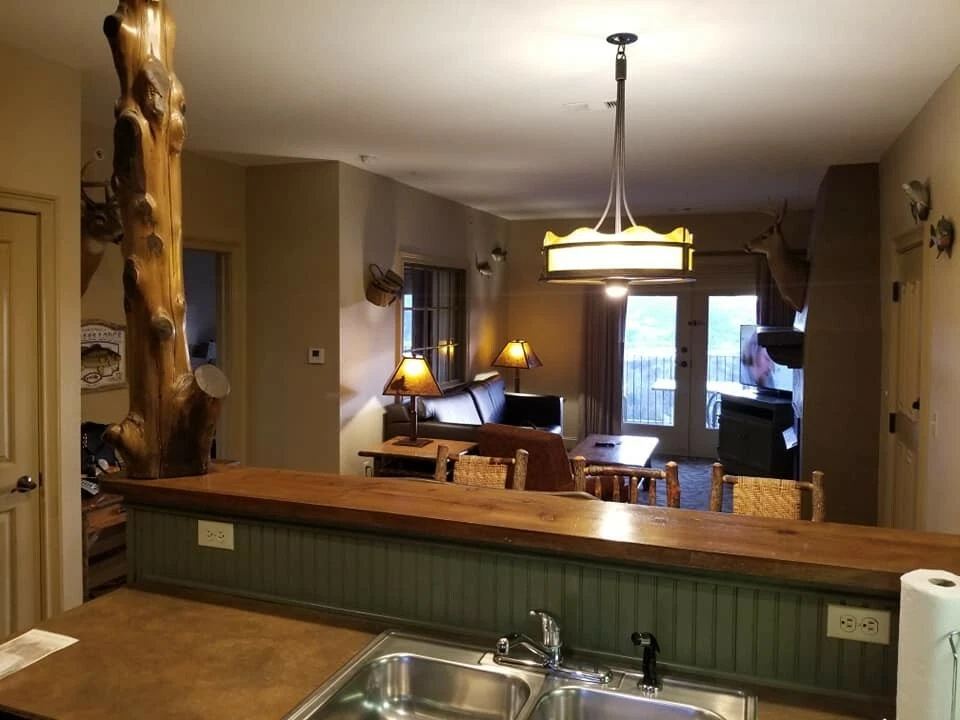 16-20 de marzo (5 días/4n) escapada de primavera Big CedarWilderness 1 dormitorio Lodge duerme hasta 4 Foto 3 de 4