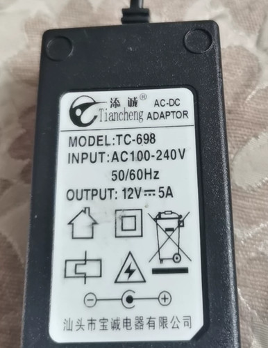 Tiancheng TC-698 12V 5A Universal Routers Monitor Netzteiladapter Ladegerät
