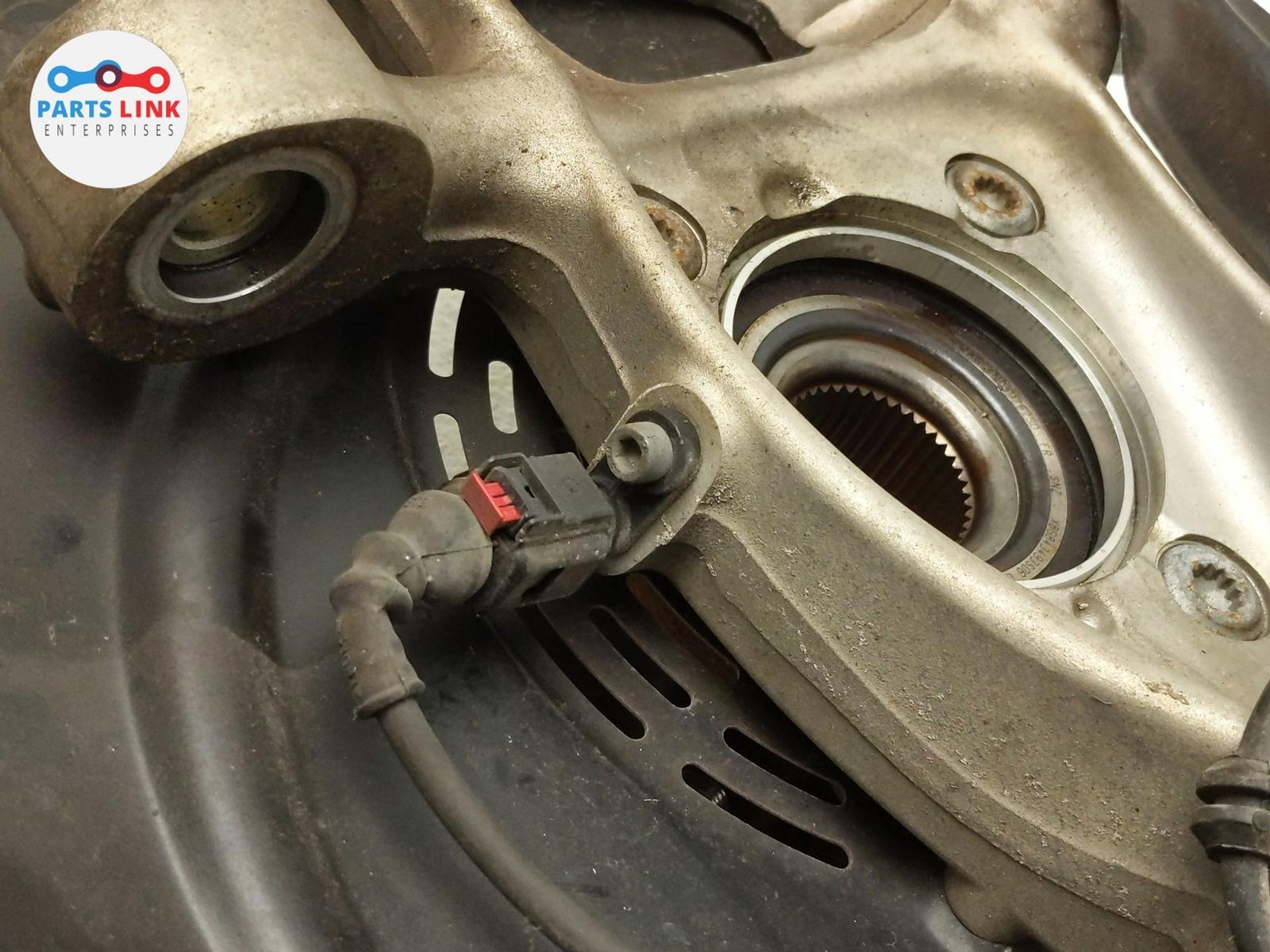 2016-20 BENTLEY BENTAYGA FRONT LEFT STEERING SPINDLE KNUCKLE WHEEL HUB ASSY 3K