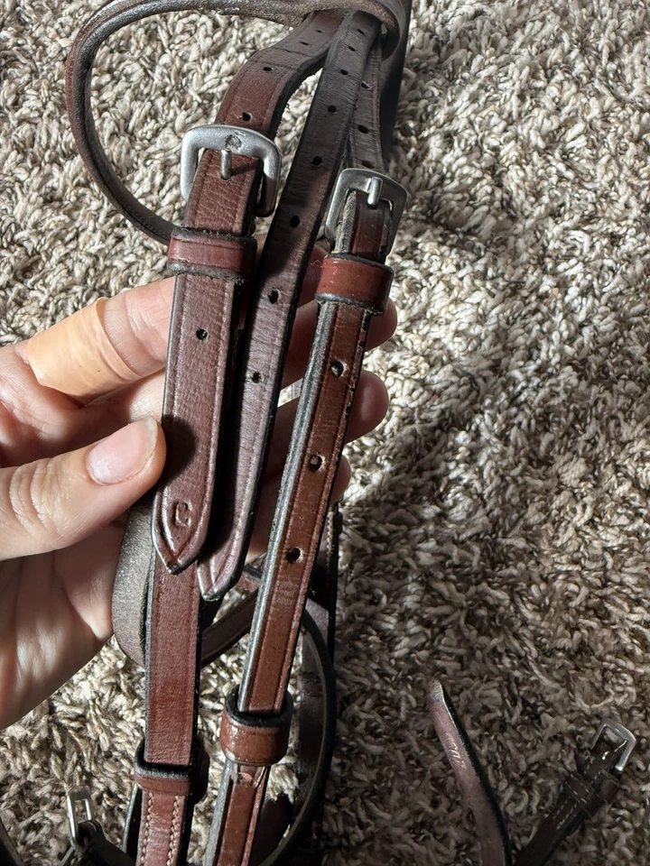 Brida inglesa escolar cuero marrón pony/cob talla (sin riendas) Foto 3 de 4