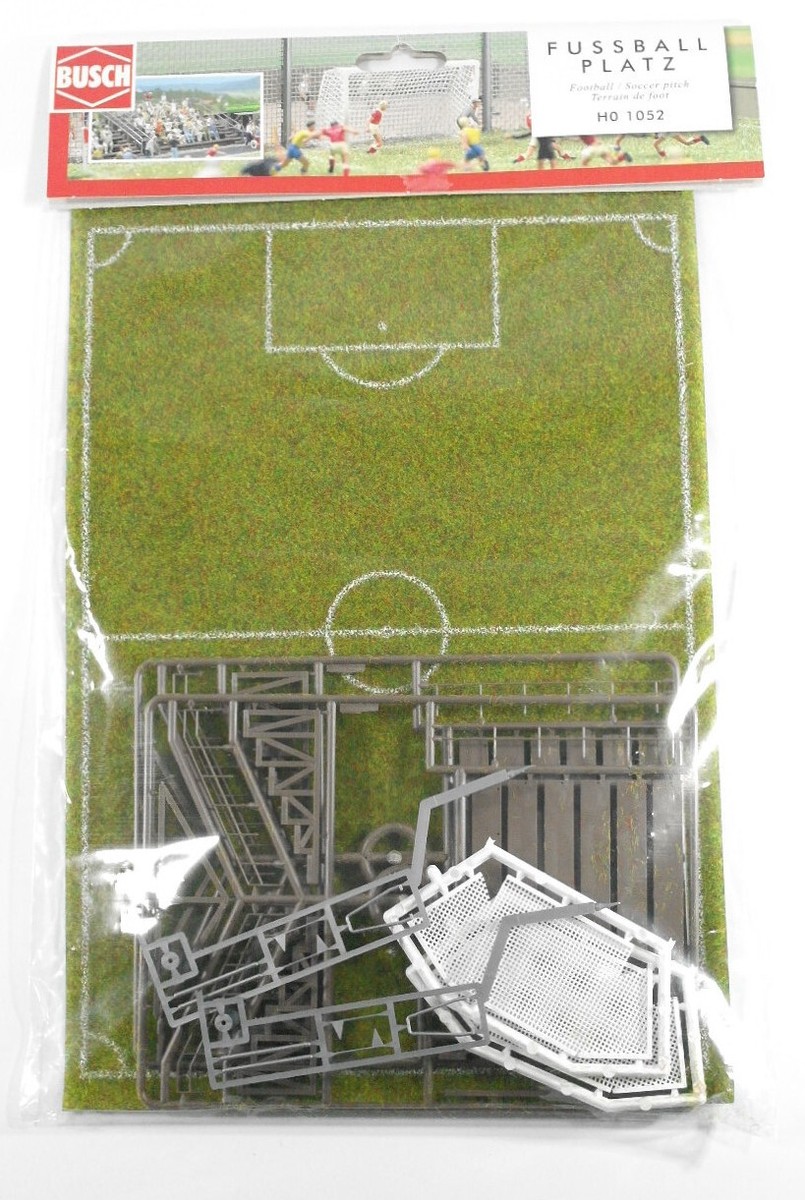 SOCCER PITCH/FOOTBALL PITCH. 310 X 215 mm. HO/OO Gauge Busch 1052