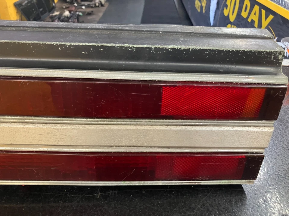 84 85 86 87 88 BUICK CENTURY LUZ TRASERA IZQUIERDA SÓLIDA OEM 1984-1989 C Foto 4 de 4