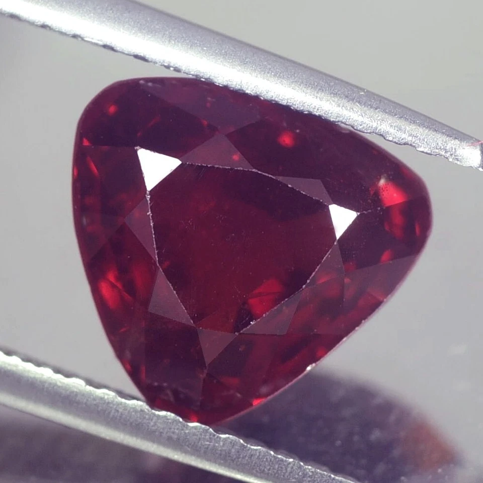 3.20CT STUNNING TOP TRILLION UNHEATED BURMESE NOBLE RED SPINEL NATURAL - Image 2 of 3