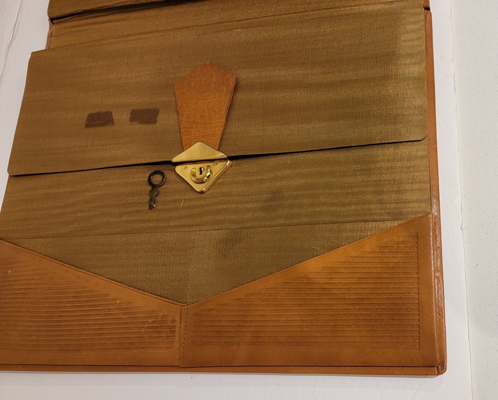 Portfolio Presentation Case Embossed Scroll Accent Stores Loose and Bound 11x14