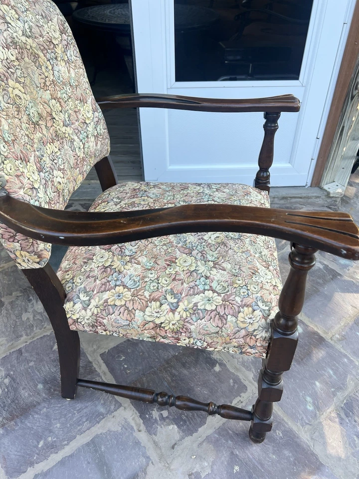 Silla vintage de caoba con tapicería original. Solo recogida local Foto 2 de 4