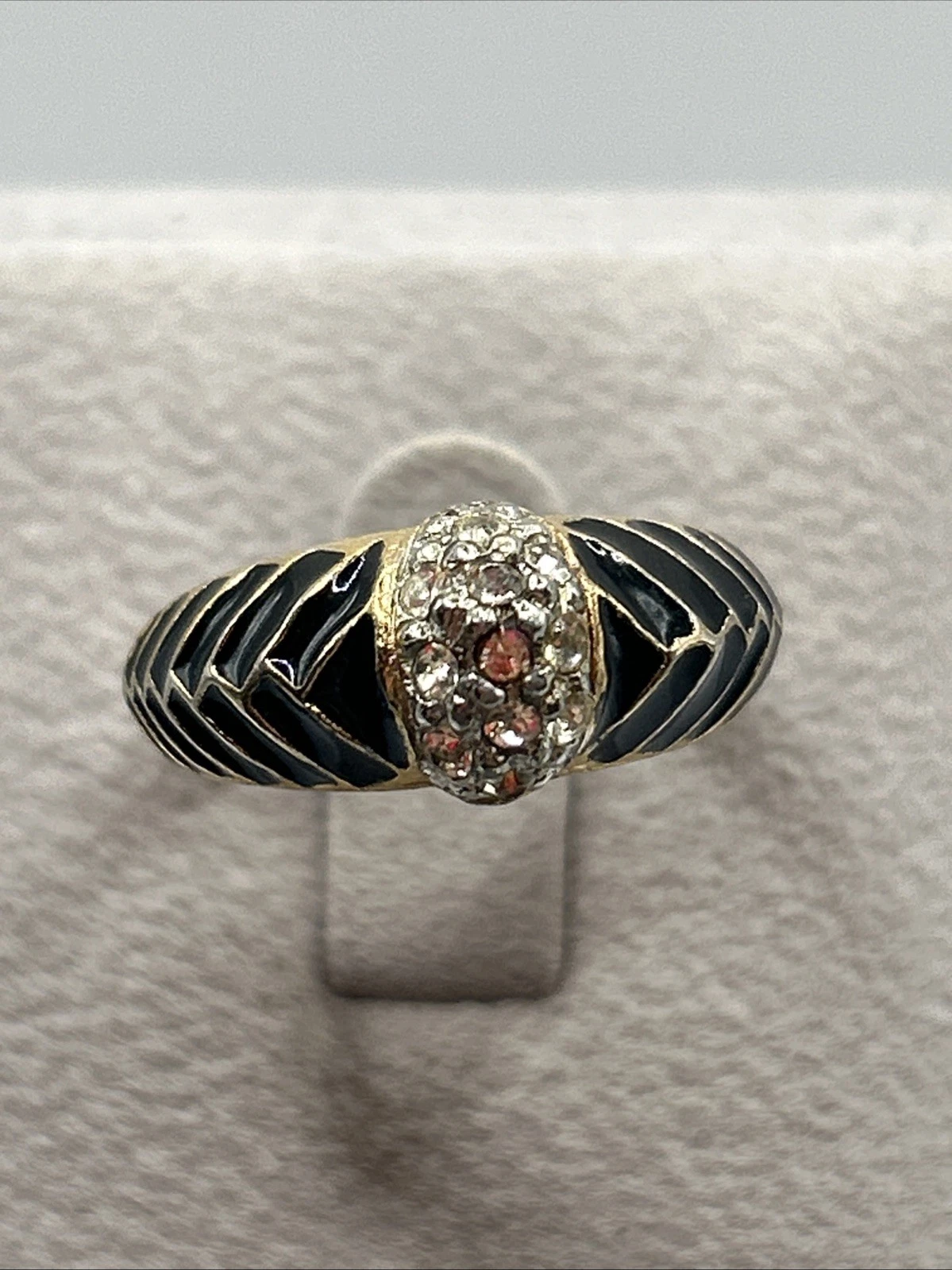Bague vintage fantaisie  Doré Noir Avec Strass . Taille 57