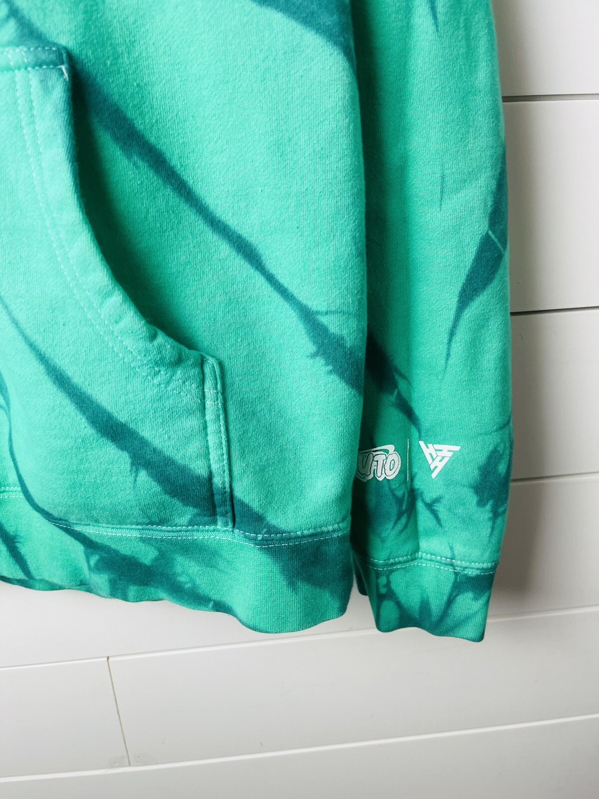 NARUTO TSUNADE CHENILLE HOODIE (SEAFOAM TIE DYE) Medi… Gem