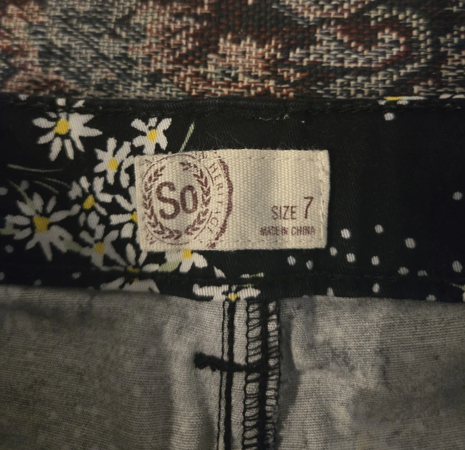 Set of 2 Size 7 Junior Women's Low-rise Summer Shorts w/ Pockets, Black w/ White - Image 2 of 4