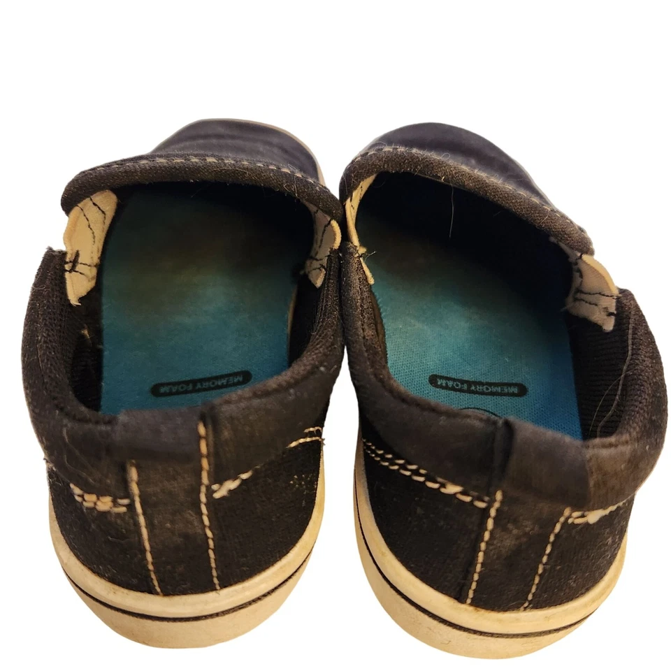 Sapatos de lona pretos infantis tamanho 8 - Imagem 2 de 4