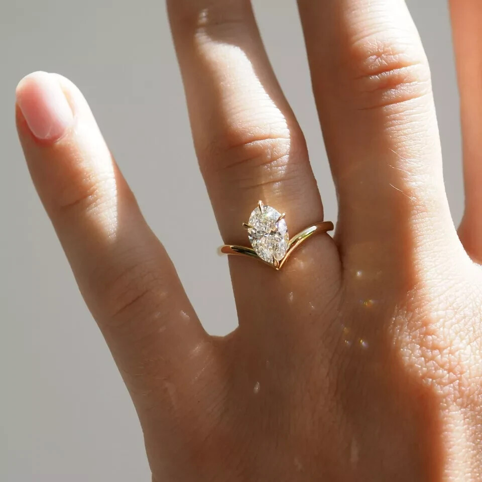 Oval Cut 1.00 Ct IGI Certified Lab Grown Diamond Solitaire Ring 14kt Yellow Gold