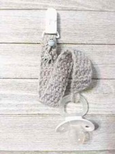 handmade crochet baby pacifier clip holder strap giraffe dummy gray 1pc new