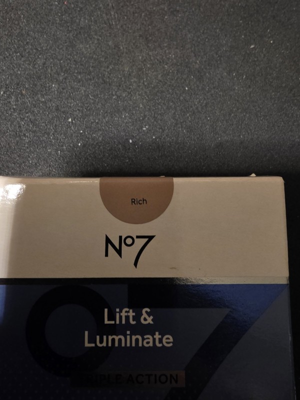 No7 Lift & Luminate Triple Action Translucent Finishing Powder - 0.35oz / Rich