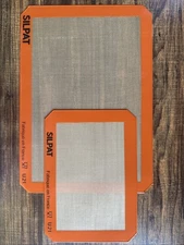 Silpat Non-Stick Silicone Baking Mat  Set, 1 Half Sheet , 1 Quarter Sheet