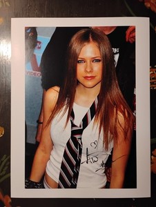 Avril Lavigne 公式 直筆サイン Autograph Avril Lavigne | eBay
