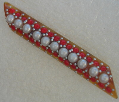 Vintage Brosche Spange Celluloid Schuppenform, falsche Perlen und rote Perlen 