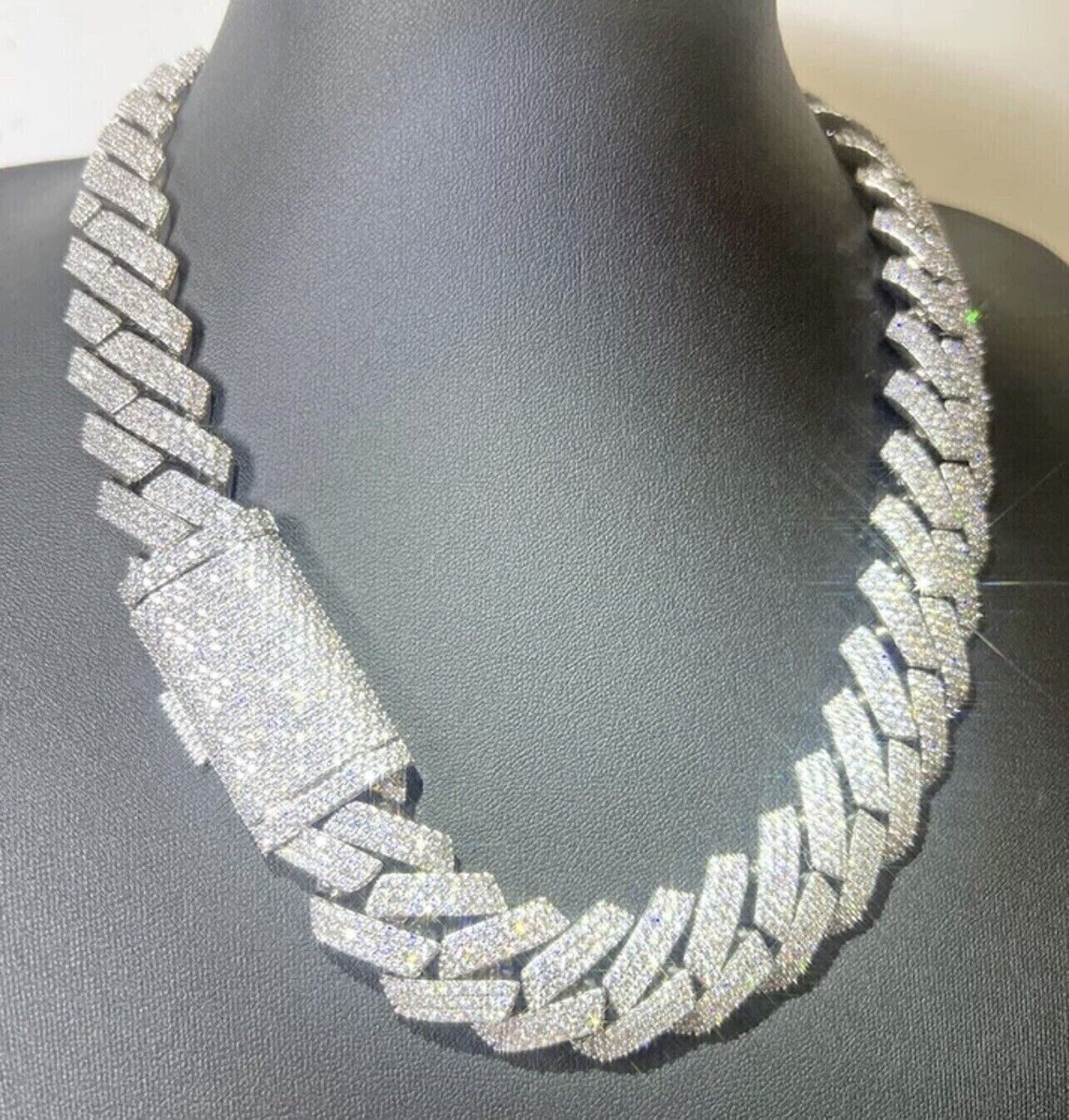 18Ct Round Cut Moissanite Men&rsquo;s Miami Cuban Link Chain 14K White 