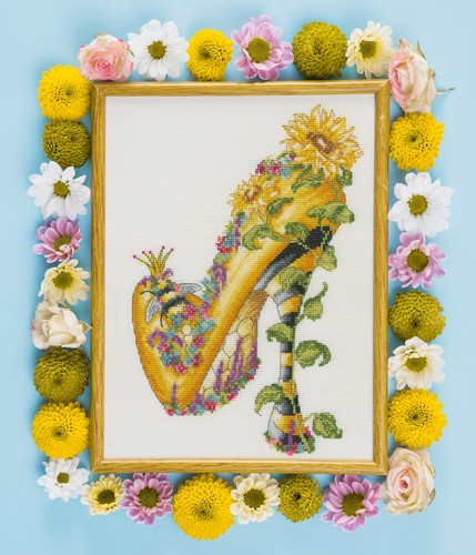 Bothy Threads Counted Cross Stitch Kit Bee My Sunshine XSK16 - Picture 3 of 4
