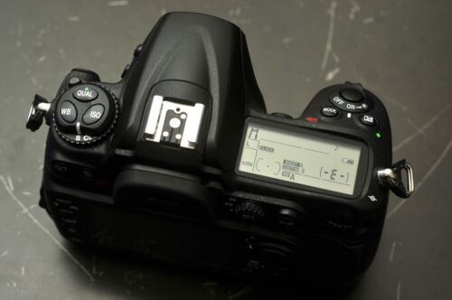 Nikon D300 12.3MP Digital SLR Camera Body Only • 11k Clicks • Tested • Working - Picture 3 of 7
