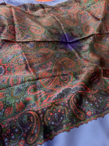 VINTAGE TIE RACK THE ART OF THE SCARF DARK BLUE PAISLEY DESIGN SQUARE SCARF 34” - Picture 6 of 8