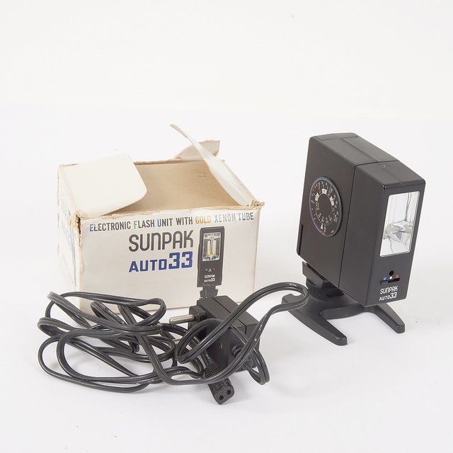 SUNPAK AUTO 33 FLASH GUN WITH DUAL VOLTAGE AC CHARGER - BOXED MINT CONDITION SUNPAK AUTO 33 FLASH GUN WITH DUAL VOLTAGE AC CHARGER - BOXED MINT CONDITION