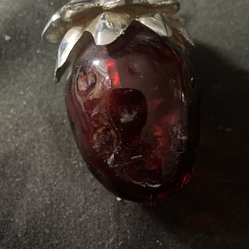 Botella de perfume vacía de vidrio fresa roja AVON 2" de largo 1" W años 70 de colección - Imagen 4 de 4