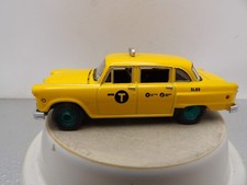 GREEN MACHINE 1974 CHECKER TAXI      2021 GREENLIGHT HOLLYWOOD SERIES   1:64