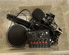 V8 Wired Cardioid Condenser Microphone Kit w/ Boom Arm Pop; podcast/ streaming