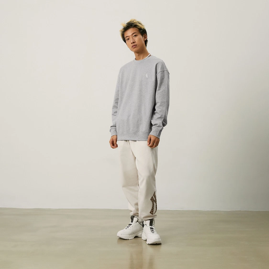 Long-Sleeve Crewneck Casual Solid Color Letter Logo Sweatshirt Unisex Gray