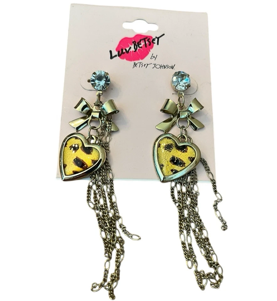 Conjunto de pendientes colgantes y brazalete corazón Betsey Johnson estampado animal nuevo Foto 2 de 3