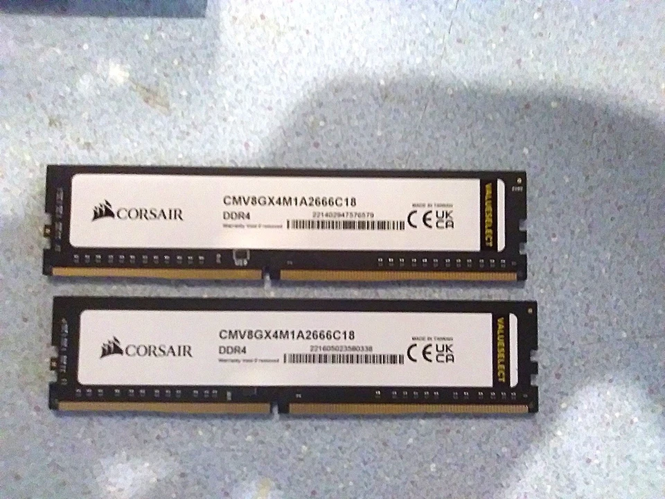 USADO LIMPIO 16 GB 2x8 GB Corsair ValueSelect DDR4 2666 MHz CL18 PC RAM ENVÍO GRATUITO Foto 2 de 2