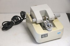 En panne, a Reparer: Raineuse automatique pour des montages nylor ESSILOR MRT700