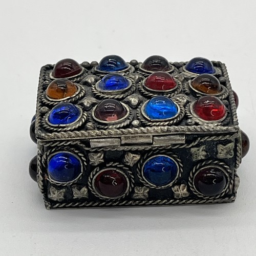 Small Silver Tone Metal Trinket Pill Box Glass Beads Lined VTG 1.75x1.25x.75” - Picture 4 of 9