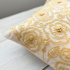 1 Pottery Barn Embroidered Floral Throw Pillow Cover Yellow Gold 18" Knit Crewel