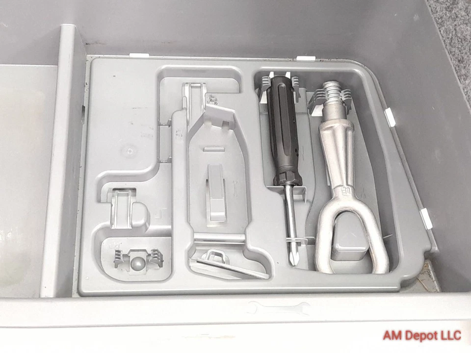 BMW 335i 335xi 328xi 328i E90 2011 sedán cubierta de batería sin herramientas 51477070520 Foto 2 de 4