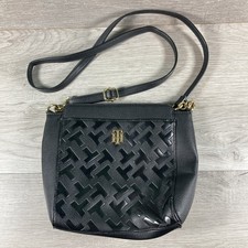 Tommy Hilfiger Antonella II Bandolera Sesgo Repujado PVC Negro Bolso Cartera