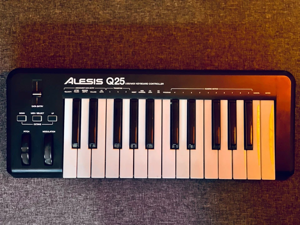 Alesis Q25 25-Key USB-Midi-Controller Keyboard Inklusive Netzteil - Bild 2 von 4