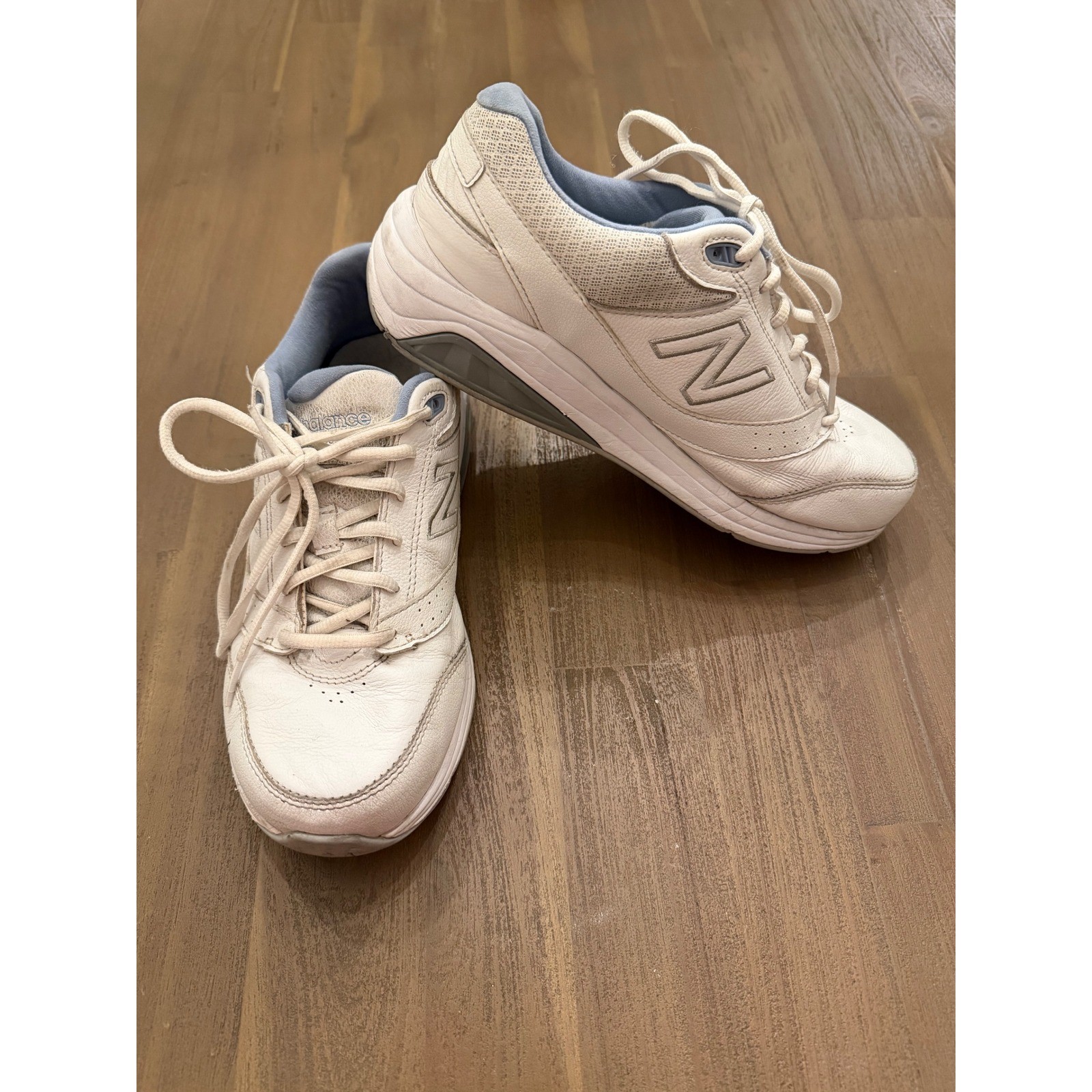 New Balance Women's White Walking Shoes Comfort Everyday Sneakers Size 8.5