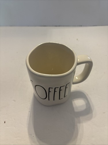 TAZA DE CAFÉ RAE DUNN "CAFÉ" COLECCIÓN ARTESANAL MAGENTA TODO BLANCO - Imagen 2 de 5