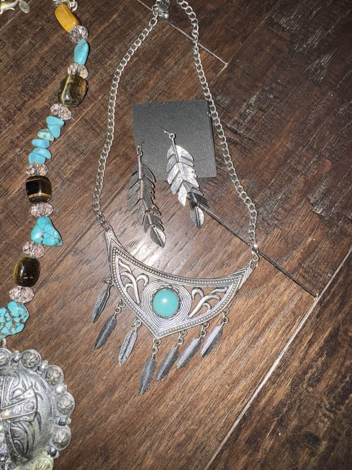 Lote de 2 collares Western imitación turquesa y plateados de Boot Barn Foto 3 de 4