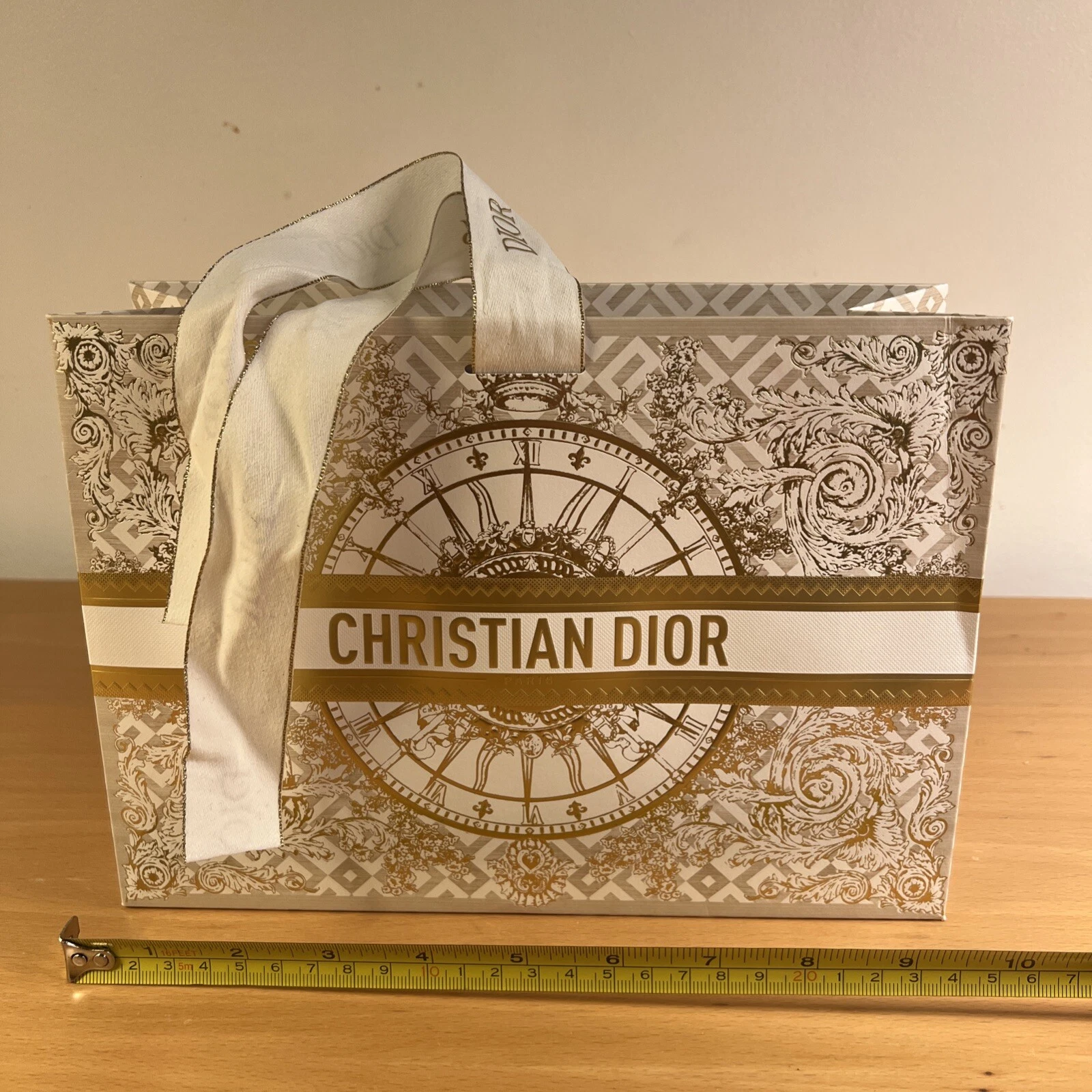 Sac cadeau DIOR blanc or logo grand boule avec noeud 25x18x9cm petit NEUF 2025.